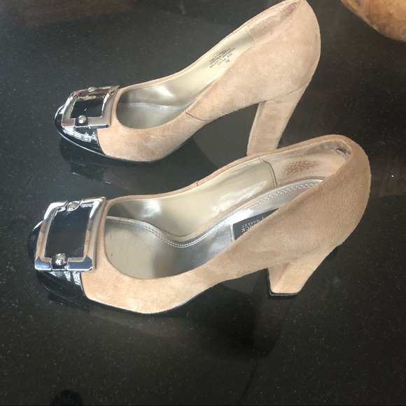 Suede/Patent dress shoe w/buckle and matching handbag - Picture 4 of 9